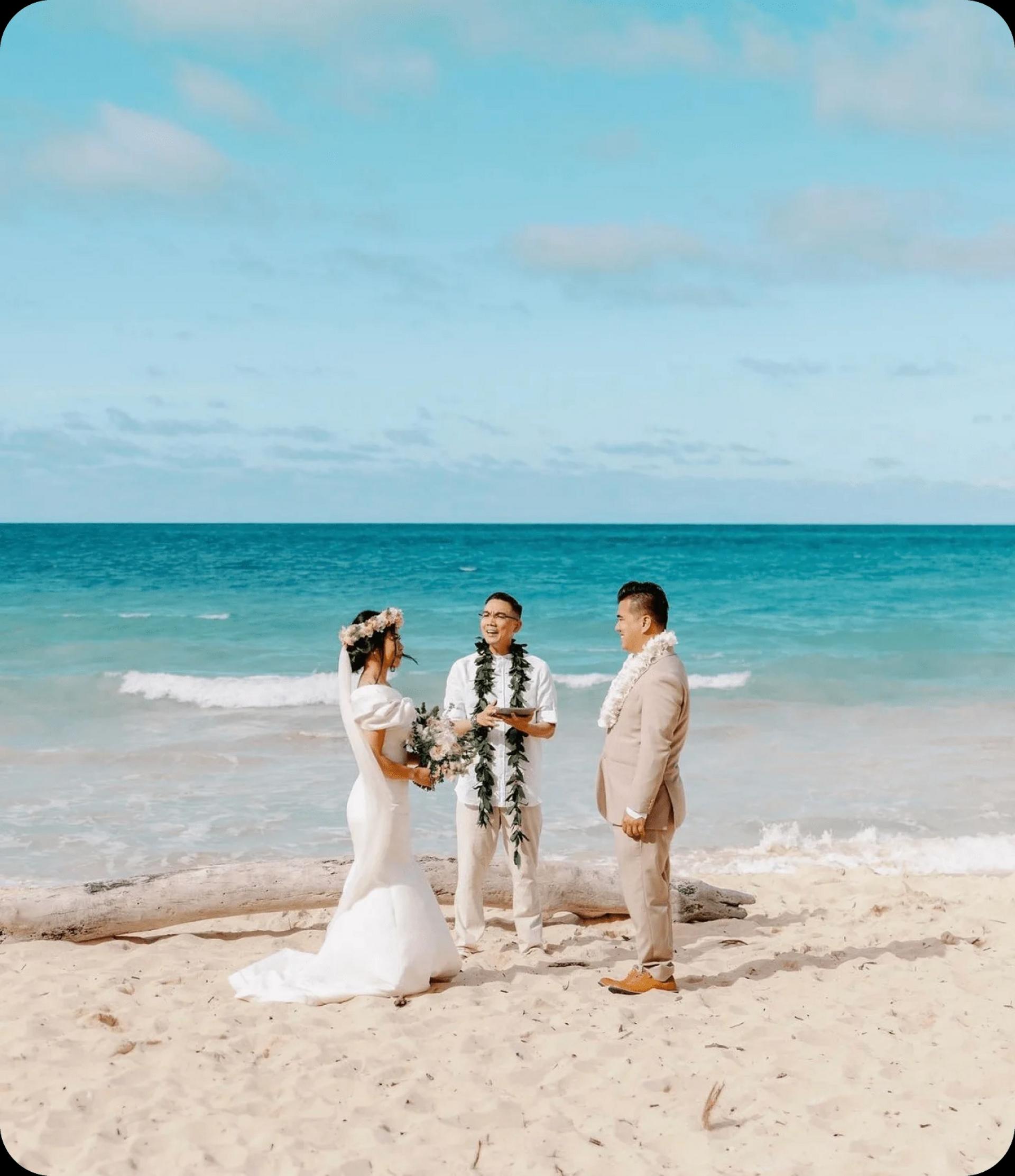 elopement and intimate wedding in Hawaii